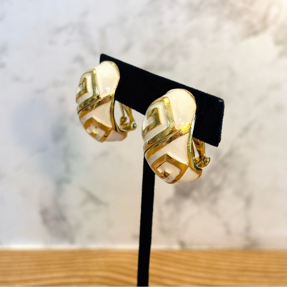 Mimi Di N Signed Vintage 1974 Gold Tone and White Enamel Clip On Earrings - Picture 3 of 9
